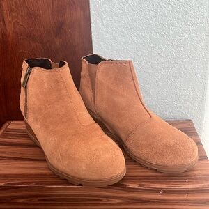 Women’s Sorel Evie Zip camel brown suede booties.